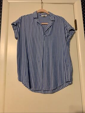 beachlunchlounge Blue and White Vertical Stripe Short-Sleeve Button Down size XS